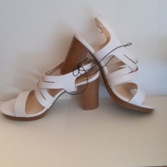 Liz Claiborne White chunky heel straps shoes - Picture 8 of 8